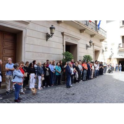 El Ayuntamiento de Tudela guarda un minuto de silencio en memoria de los cinco policías forales fallecidos