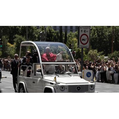 ¿Por qué todos los coches del Papa tienen la misma matrícula?