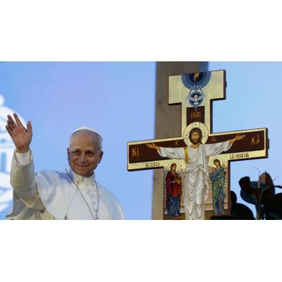 Primer día de León XVI en España: pide acabar con la polarización y alienta a los jóvenes a "cambiar la historia"