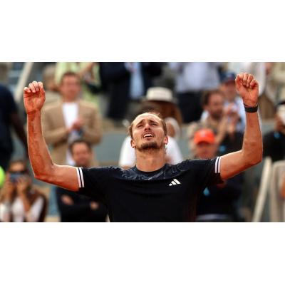 Zverev sufre para romper su maleficio con los 'grandes' y se consagra en Roland Garros
