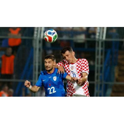 Croacia, con Budimir titular, vence a Eslovenia por 2-1