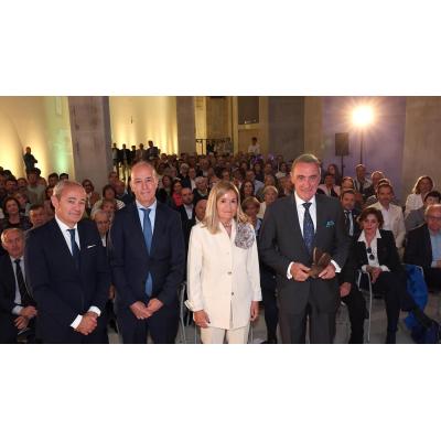 Fotos de la entrega del III Premio José Javier Uranga a Carlos Herrera