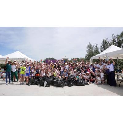 Unos 200 voluntarios retiran más de 100 kilos de basura del río Ebro en Tudela