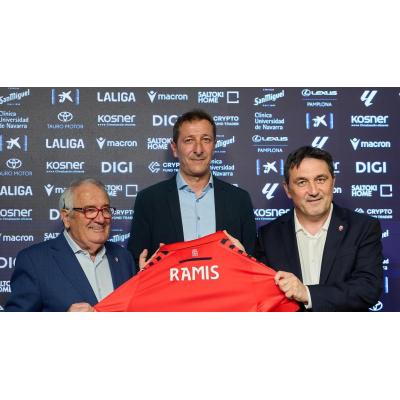 Fotos de la presentación de Ramis como entrenador de Osasuna
