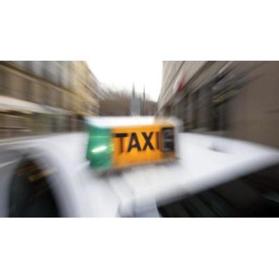 Cinco menores fugados de un centro abandonan un taxi sin pagar el servicio