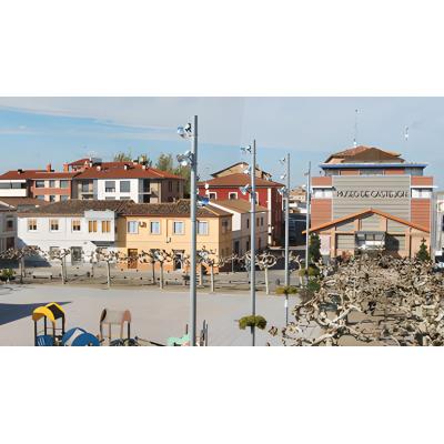 Trasladada una mujer de 28 años por inhalación de humo y evacuados varios edificios tras un incendio en Castejón